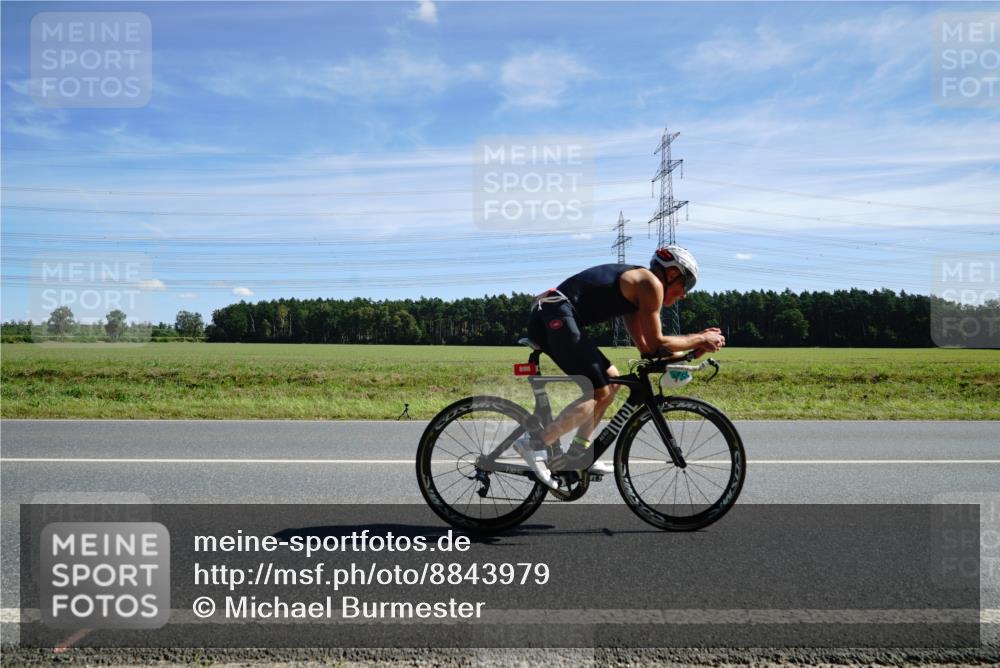 07.09.2025 - 19. Norderstedt Triathlon Michael Burmester http://msf.ph/oto/8843979 07.09.2025 12:42:39 Radfahren 157, 295, 698, 1264 meine-sportfotos.de