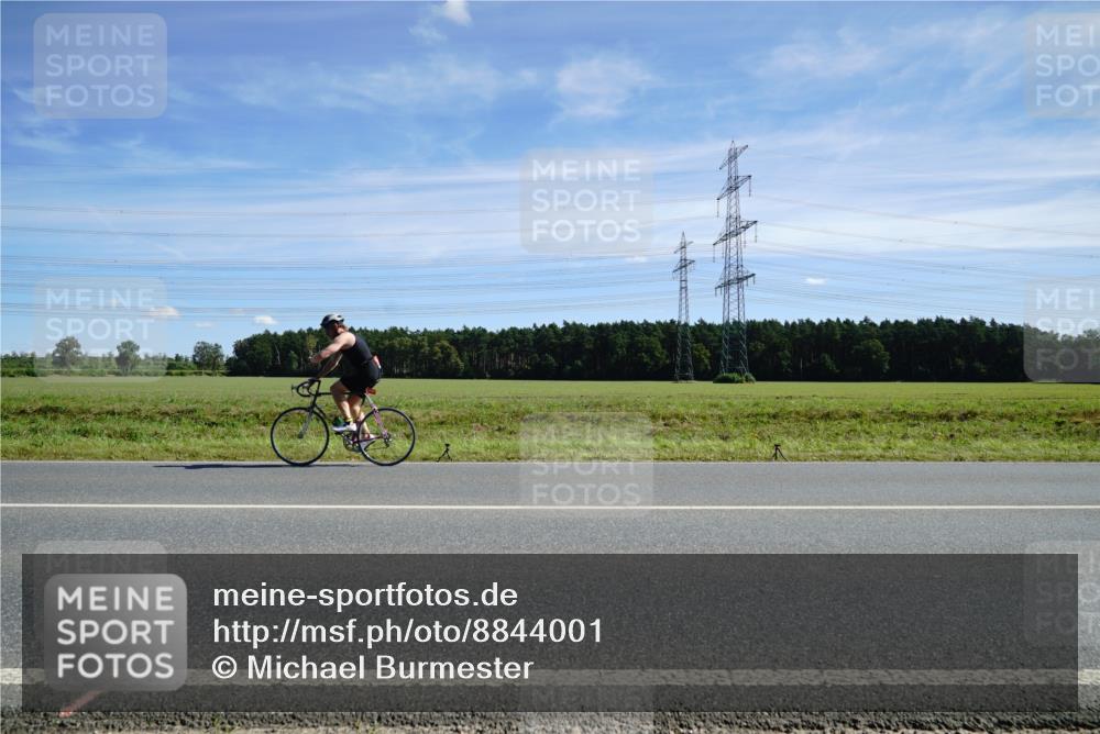 07.09.2025 - 19. Norderstedt Triathlon Michael Burmester http://msf.ph/oto/8844001 07.09.2025 12:42:47 Radfahren 713, 750, 1328 meine-sportfotos.de