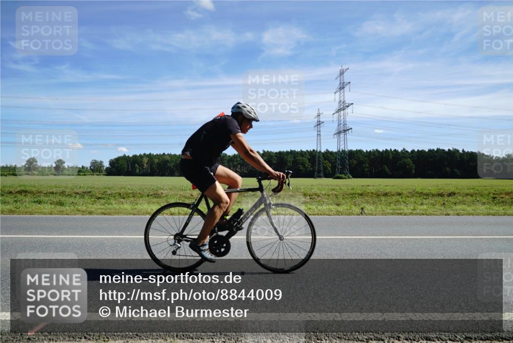 07.09.2025 - 19. Norderstedt Triathlon Michael Burmester http://msf.ph/oto/8844009 07.09.2025 12:42:54 Radfahren 141, 265 meine-sportfotos.de