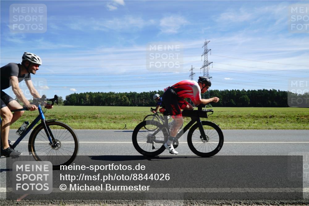 07.09.2025 - 19. Norderstedt Triathlon Michael Burmester http://msf.ph/oto/8844026 07.09.2025 12:43:04 Radfahren 239, 266, 1322 meine-sportfotos.de