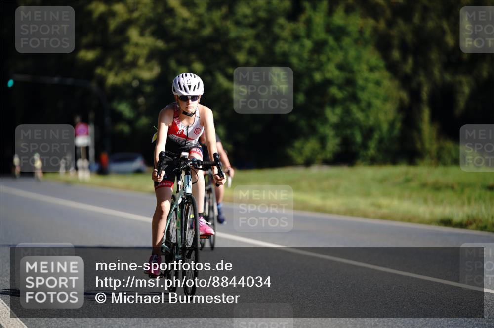 07.09.2025 - 19. Norderstedt Triathlon Michael Burmester http://msf.ph/oto/8844034 07.09.2025 09:41:55 Radfahren 602, 606 meine-sportfotos.de