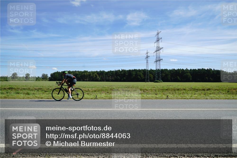 07.09.2025 - 19. Norderstedt Triathlon Michael Burmester http://msf.ph/oto/8844063 07.09.2025 12:43:29 Radfahren  meine-sportfotos.de