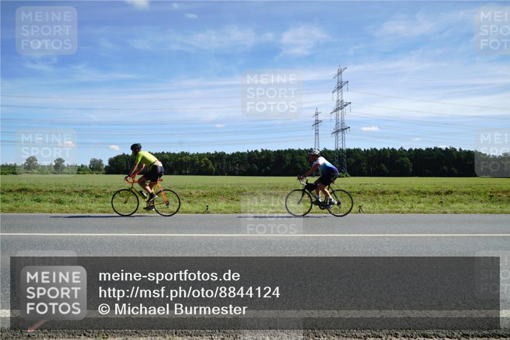 07.09.2025 - 19. Norderstedt Triathlon Michael Burmester http://msf.ph/oto/8844124 07.09.2025 12:43:56 Radfahren 1317 meine-sportfotos.de
