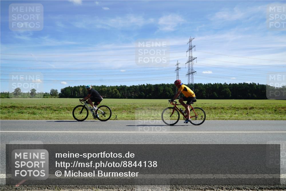 07.09.2025 - 19. Norderstedt Triathlon Michael Burmester http://msf.ph/oto/8844138 07.09.2025 12:43:59 Radfahren  meine-sportfotos.de