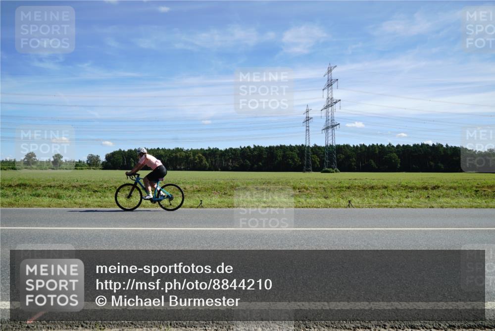 07.09.2025 - 19. Norderstedt Triathlon Michael Burmester http://msf.ph/oto/8844210 07.09.2025 12:44:24 Radfahren  meine-sportfotos.de