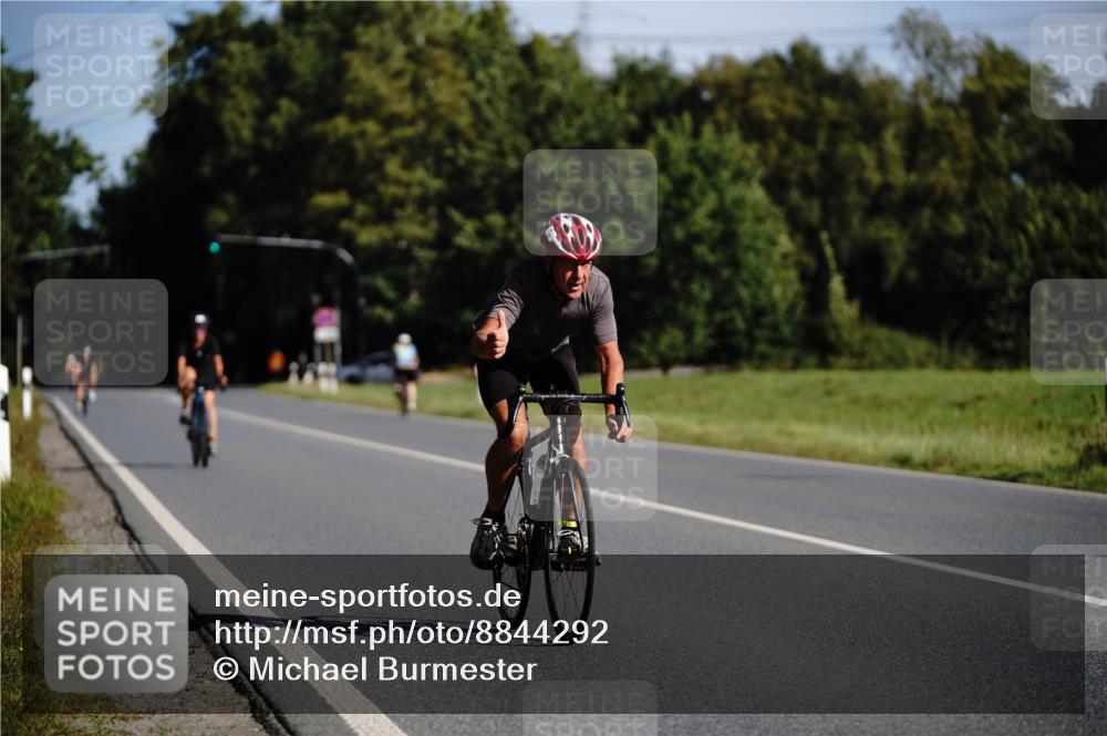 07.09.2025 - 19. Norderstedt Triathlon Michael Burmester http://msf.ph/oto/8844292 07.09.2025 10:26:09 Radfahren 1151 meine-sportfotos.de