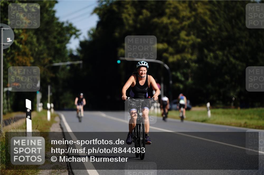 07.09.2025 - 19. Norderstedt Triathlon Michael Burmester http://msf.ph/oto/8844383 07.09.2025 10:29:39 Radfahren 1143, 1146 meine-sportfotos.de