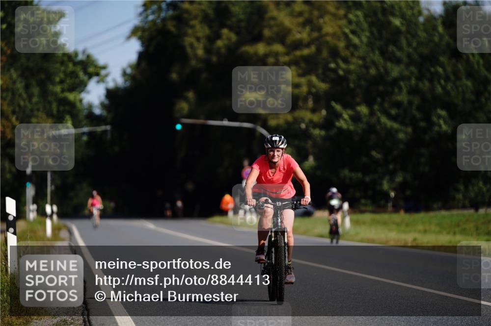 07.09.2025 - 19. Norderstedt Triathlon Michael Burmester http://msf.ph/oto/8844413 07.09.2025 10:30:42 Radfahren 1137 meine-sportfotos.de