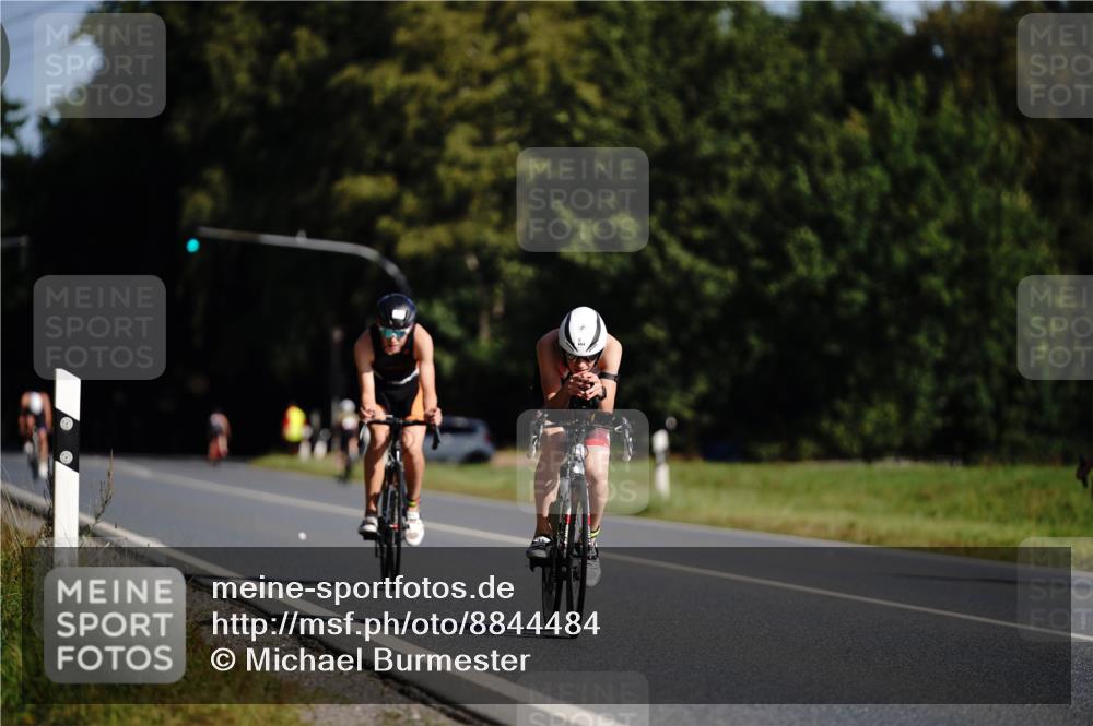 07.09.2025 - 19. Norderstedt Triathlon Michael Burmester http://msf.ph/oto/8844484 07.09.2025 10:36:24 Radfahren 645, 664 meine-sportfotos.de