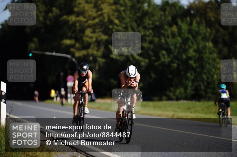 07.09.2025 - 19. Norderstedt Triathlon Michael Burmester http://msf.ph/oto/8844487 07.09.2025 10:36:24 Radfahren 645, 664 meine-sportfotos.de