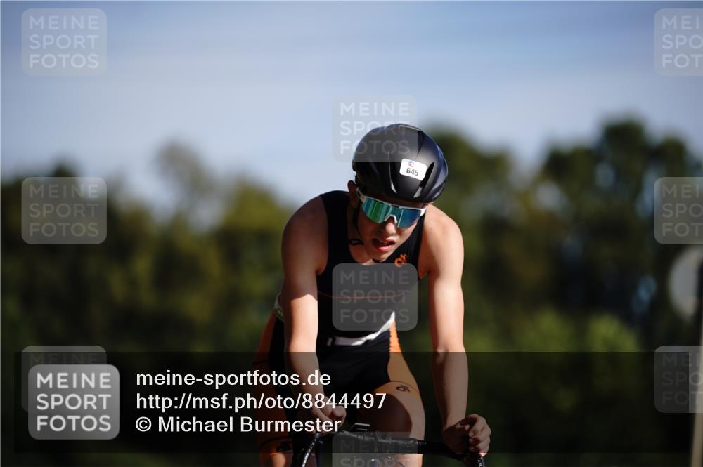 07.09.2025 - 19. Norderstedt Triathlon Michael Burmester http://msf.ph/oto/8844497 07.09.2025 10:36:26 Radfahren 645, 664 meine-sportfotos.de