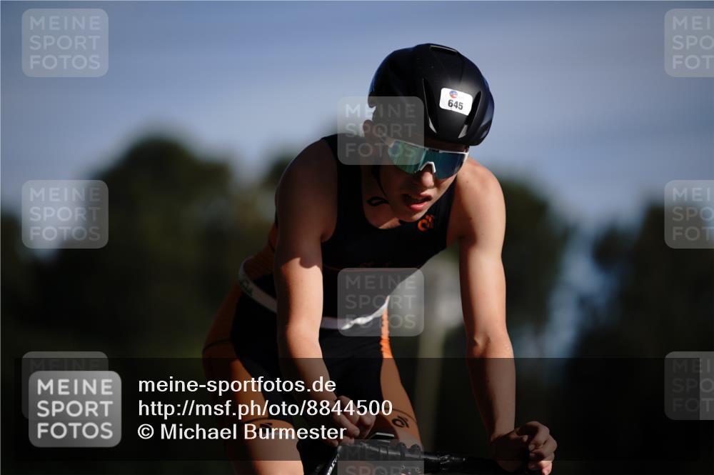 07.09.2025 - 19. Norderstedt Triathlon Michael Burmester http://msf.ph/oto/8844500 07.09.2025 10:36:27 Radfahren 645, 664 meine-sportfotos.de