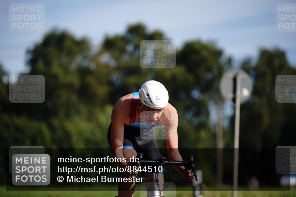 07.09.2025 - 19. Norderstedt Triathlon Michael Burmester http://msf.ph/oto/8844510 07.09.2025 10:36:34 Radfahren 649 meine-sportfotos.de