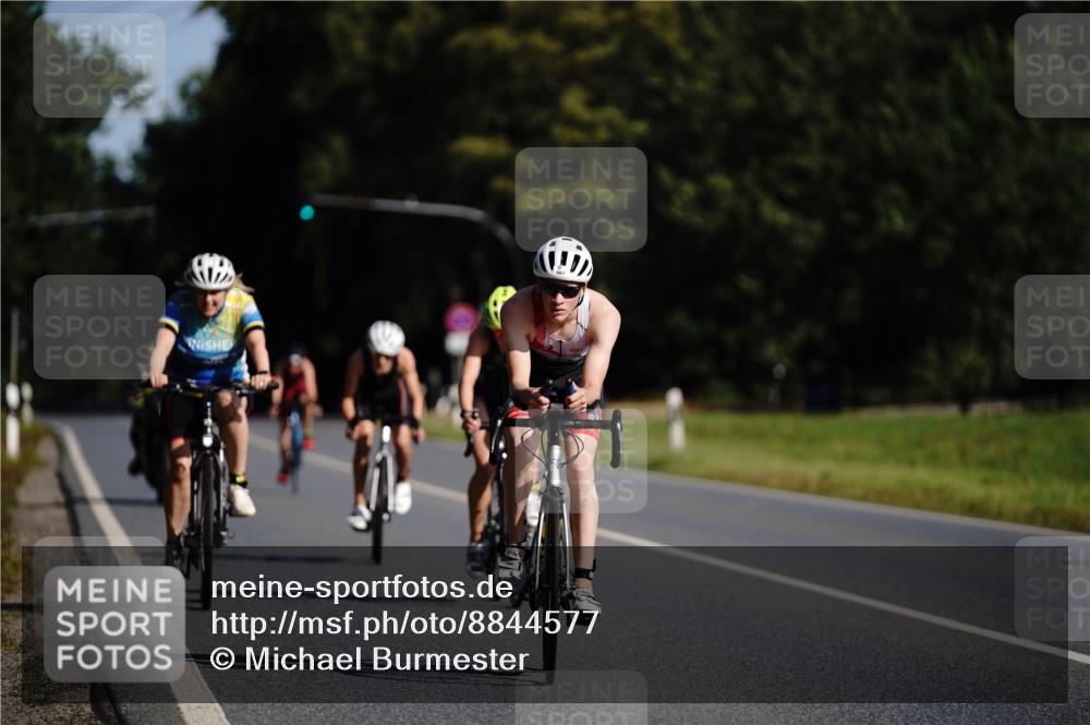 07.09.2025 - 19. Norderstedt Triathlon Michael Burmester http://msf.ph/oto/8844577 07.09.2025 10:37:49 Radfahren 68, 648, 667 meine-sportfotos.de