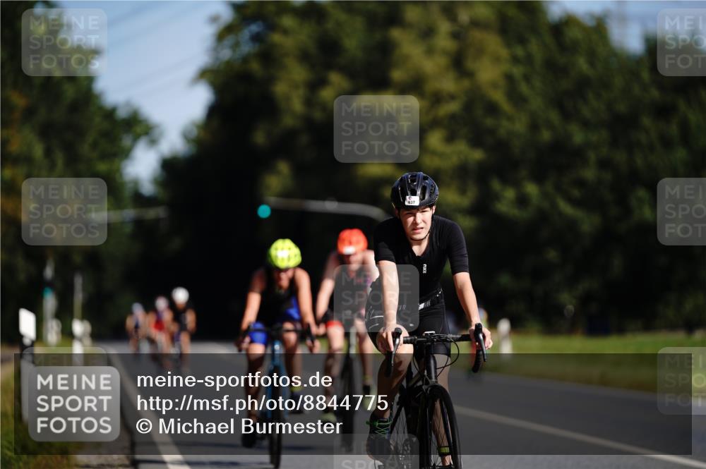 07.09.2025 - 19. Norderstedt Triathlon Michael Burmester http://msf.ph/oto/8844775 07.09.2025 10:40:16 Radfahren 64, 637, 678 meine-sportfotos.de