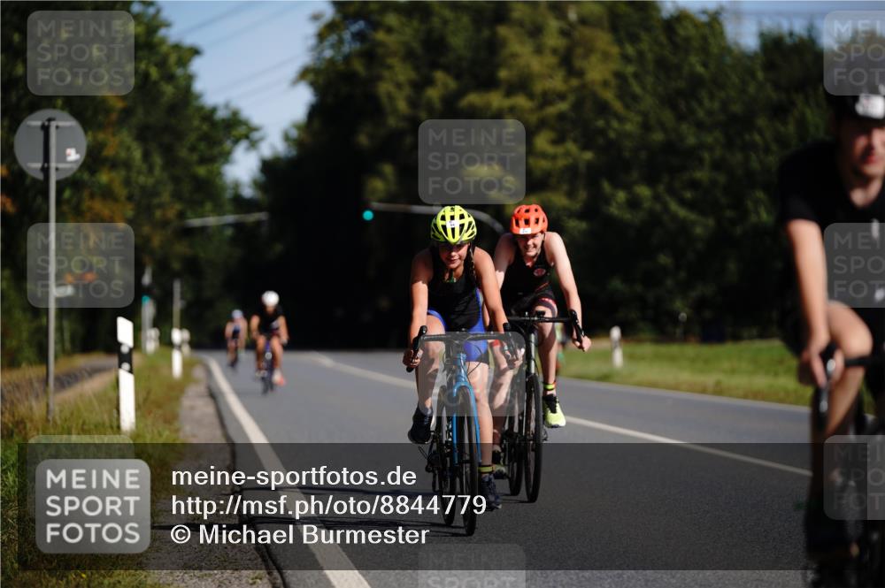 07.09.2025 - 19. Norderstedt Triathlon Michael Burmester http://msf.ph/oto/8844779 07.09.2025 10:40:17 Radfahren 64, 637, 678 meine-sportfotos.de