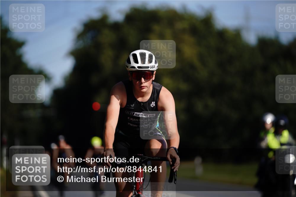 07.09.2025 - 19. Norderstedt Triathlon Michael Burmester http://msf.ph/oto/8844841 07.09.2025 10:40:55 Radfahren 114, 668, 682 meine-sportfotos.de