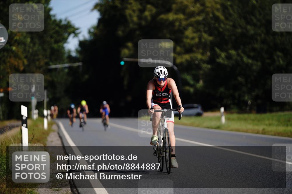 07.09.2025 - 19. Norderstedt Triathlon Michael Burmester http://msf.ph/oto/8844887 07.09.2025 10:41:07 Radfahren 57, 670, 691 meine-sportfotos.de