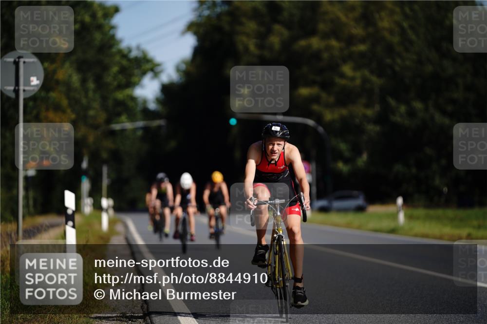 07.09.2025 - 19. Norderstedt Triathlon Michael Burmester http://msf.ph/oto/8844910 07.09.2025 10:41:25 Radfahren 104 meine-sportfotos.de
