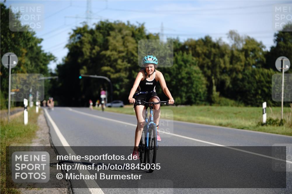 07.09.2025 - 19. Norderstedt Triathlon Michael Burmester http://msf.ph/oto/8845035 07.09.2025 10:42:52 Radfahren 639, 665, 681 meine-sportfotos.de