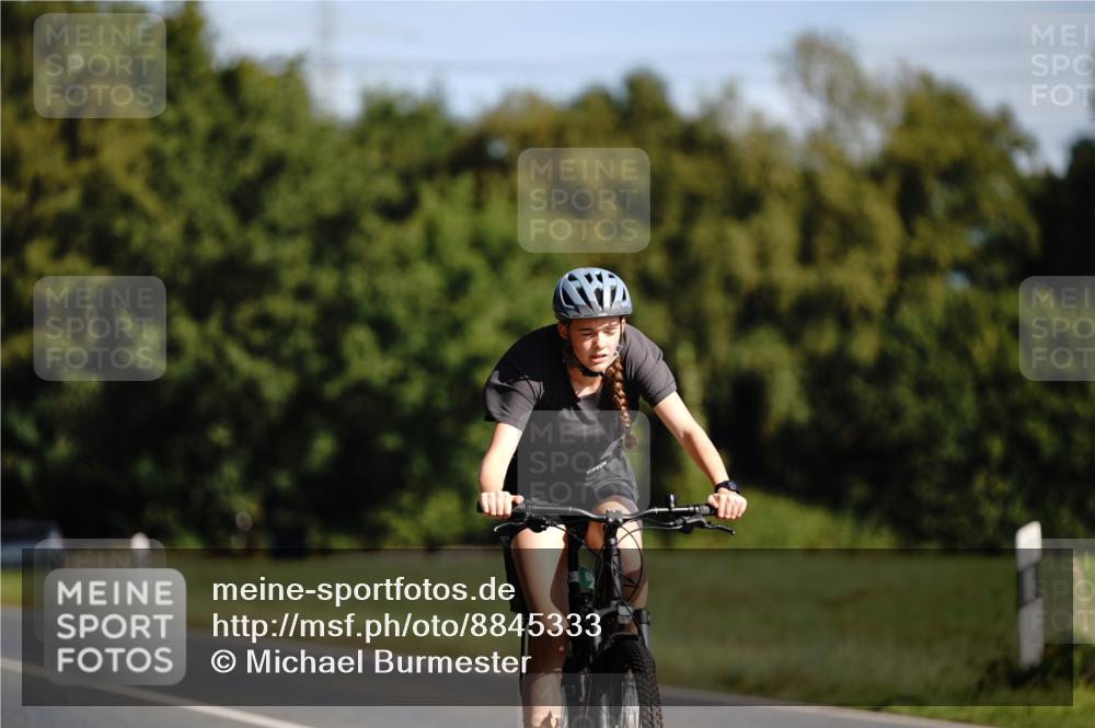 07.09.2025 - 19. Norderstedt Triathlon Michael Burmester http://msf.ph/oto/8845333 07.09.2025 10:52:20 Radfahren 85, 666 meine-sportfotos.de