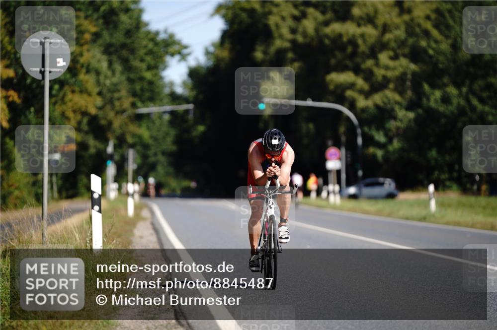 07.09.2025 - 19. Norderstedt Triathlon Michael Burmester http://msf.ph/oto/8845487 07.09.2025 11:04:54 Radfahren 238 meine-sportfotos.de