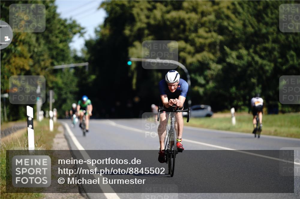 07.09.2025 - 19. Norderstedt Triathlon Michael Burmester http://msf.ph/oto/8845502 07.09.2025 11:05:09 Radfahren 844 meine-sportfotos.de