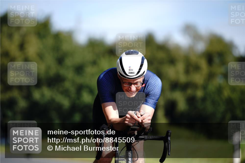 07.09.2025 - 19. Norderstedt Triathlon Michael Burmester http://msf.ph/oto/8845509 07.09.2025 11:05:10 Radfahren 844 meine-sportfotos.de