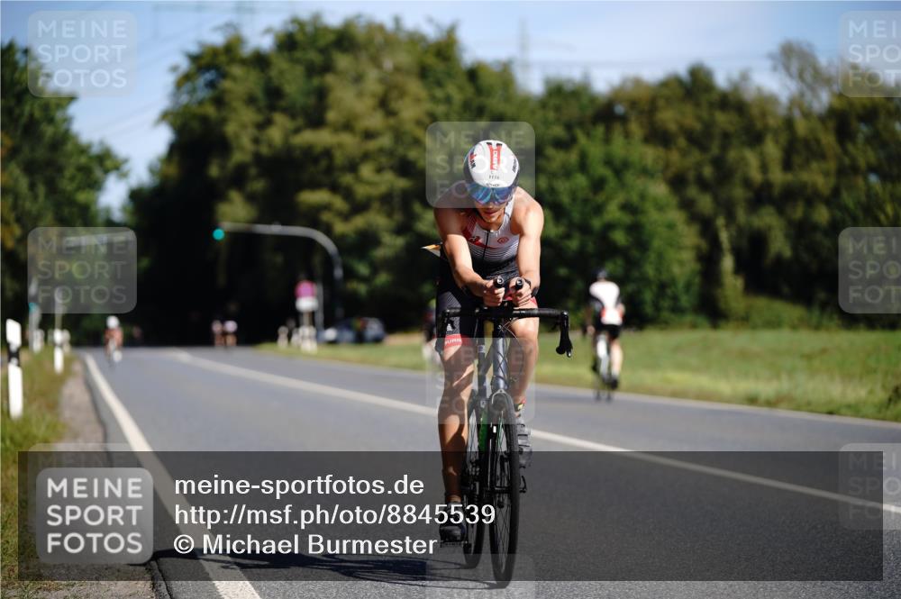 07.09.2025 - 19. Norderstedt Triathlon Michael Burmester http://msf.ph/oto/8845539 07.09.2025 11:05:21 Radfahren 1174, 1227 meine-sportfotos.de