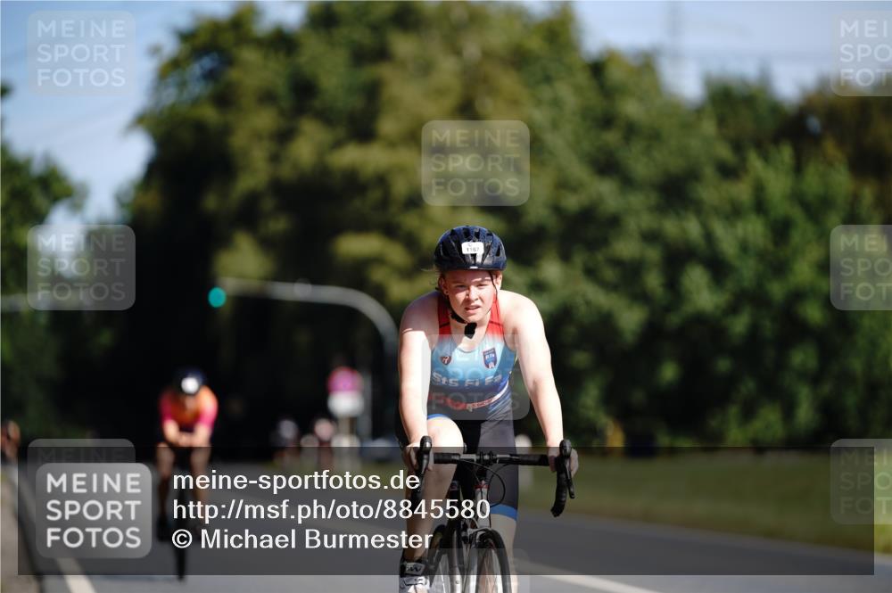 07.09.2025 - 19. Norderstedt Triathlon Michael Burmester http://msf.ph/oto/8845580 07.09.2025 11:06:01 Radfahren 204, 1167, 1172 meine-sportfotos.de