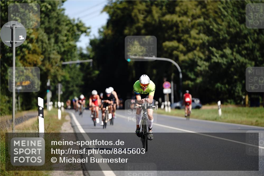07.09.2025 - 19. Norderstedt Triathlon Michael Burmester http://msf.ph/oto/8845603 07.09.2025 11:06:24 Radfahren 200, 1208 meine-sportfotos.de