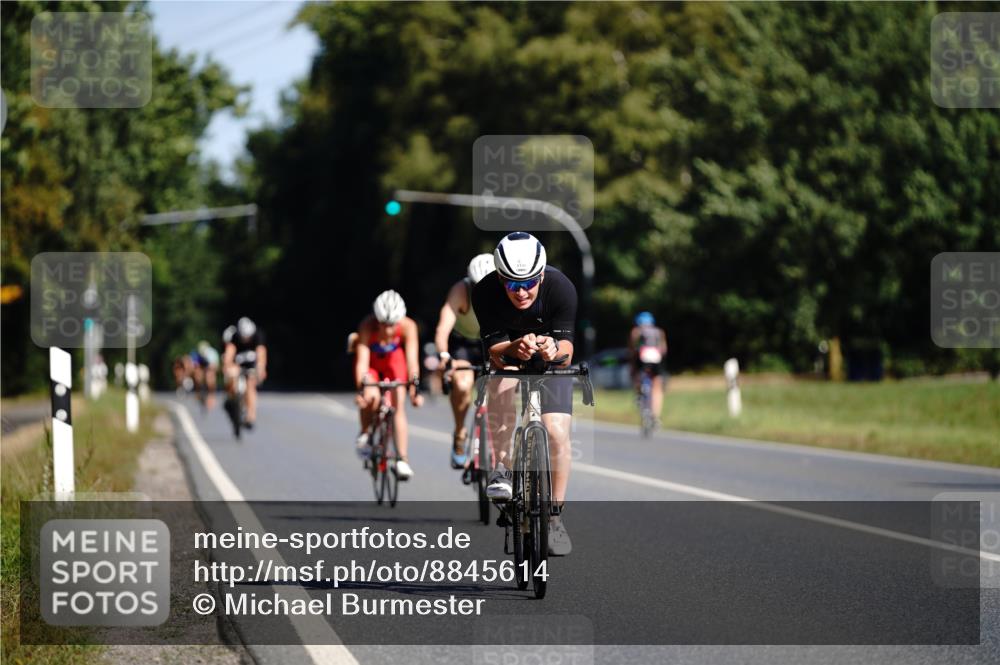 07.09.2025 - 19. Norderstedt Triathlon Michael Burmester http://msf.ph/oto/8845614 07.09.2025 11:06:27 Radfahren 196, 200, 1198 meine-sportfotos.de