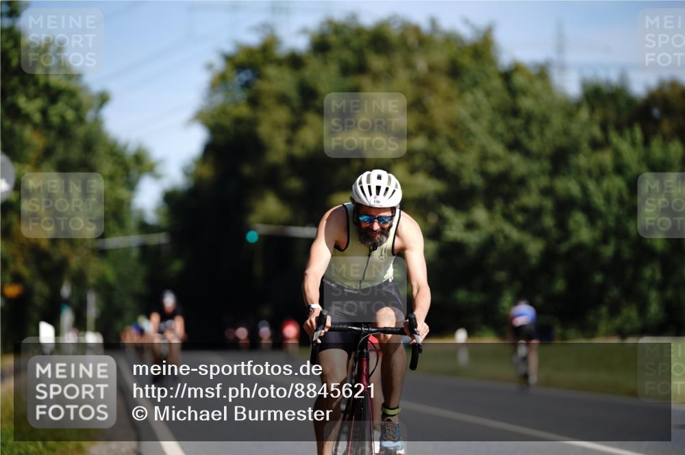 07.09.2025 - 19. Norderstedt Triathlon Michael Burmester http://msf.ph/oto/8845621 07.09.2025 11:06:29 Radfahren 196, 200, 1189, 1198 meine-sportfotos.de