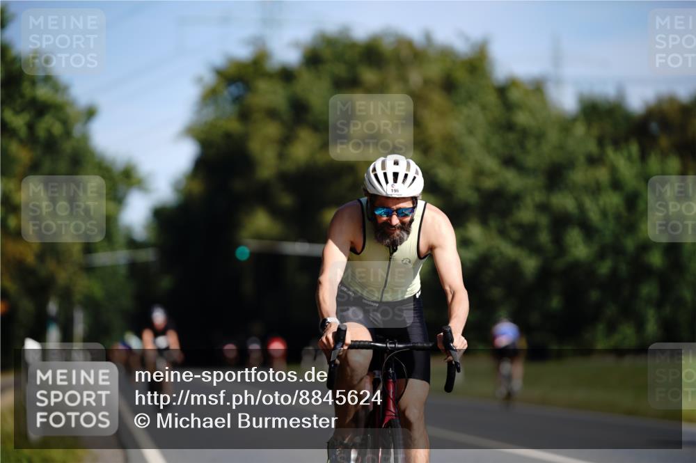 07.09.2025 - 19. Norderstedt Triathlon Michael Burmester http://msf.ph/oto/8845624 07.09.2025 11:06:29 Radfahren 196, 200, 1189, 1198 meine-sportfotos.de