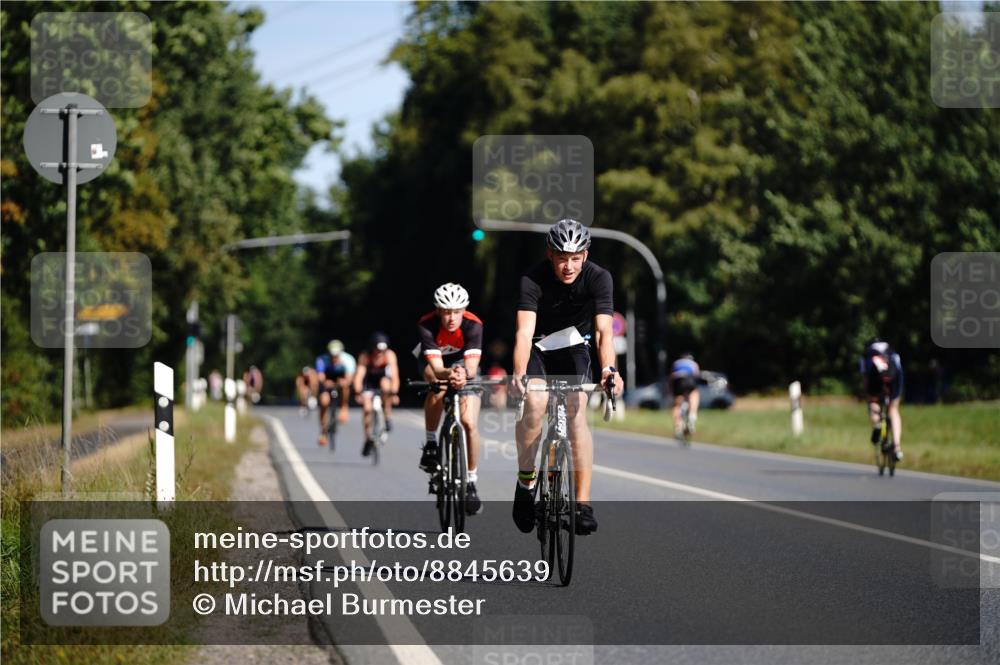 07.09.2025 - 19. Norderstedt Triathlon Michael Burmester http://msf.ph/oto/8845639 07.09.2025 11:06:32 Radfahren 196, 1189, 1198, 1203 meine-sportfotos.de