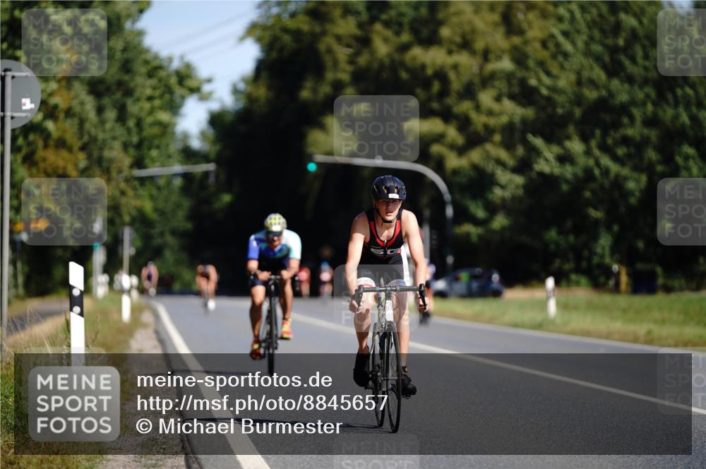 07.09.2025 - 19. Norderstedt Triathlon Michael Burmester http://msf.ph/oto/8845657 07.09.2025 11:06:37 Radfahren 1162, 1202, 1203 meine-sportfotos.de