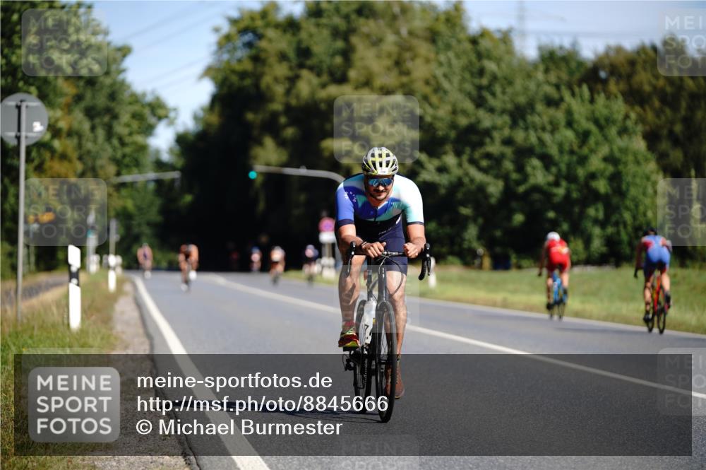 07.09.2025 - 19. Norderstedt Triathlon Michael Burmester http://msf.ph/oto/8845666 07.09.2025 11:06:39 Radfahren 749, 1162, 1202 meine-sportfotos.de