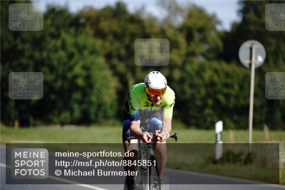 07.09.2025 - 19. Norderstedt Triathlon Michael Burmester http://msf.ph/oto/8845851 07.09.2025 11:10:15 Radfahren 734, 771 meine-sportfotos.de
