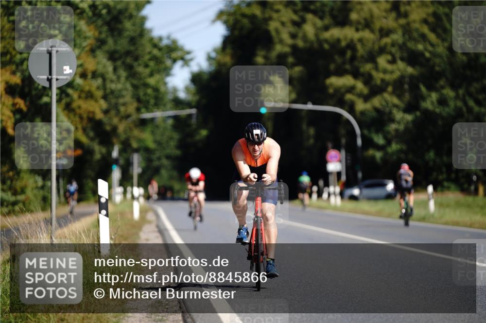 07.09.2025 - 19. Norderstedt Triathlon Michael Burmester http://msf.ph/oto/8845866 07.09.2025 11:10:28 Radfahren 833 meine-sportfotos.de