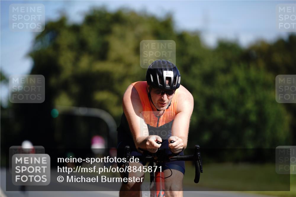 07.09.2025 - 19. Norderstedt Triathlon Michael Burmester http://msf.ph/oto/8845871 07.09.2025 11:10:30 Radfahren 833 meine-sportfotos.de
