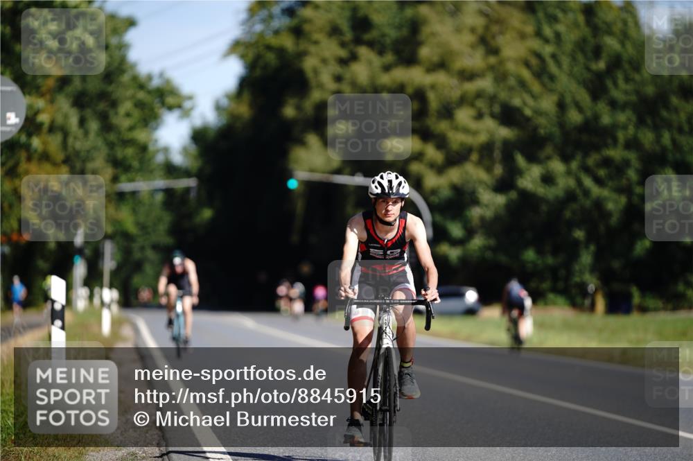 07.09.2025 - 19. Norderstedt Triathlon Michael Burmester http://msf.ph/oto/8845915 07.09.2025 11:11:06 Radfahren 1183 meine-sportfotos.de