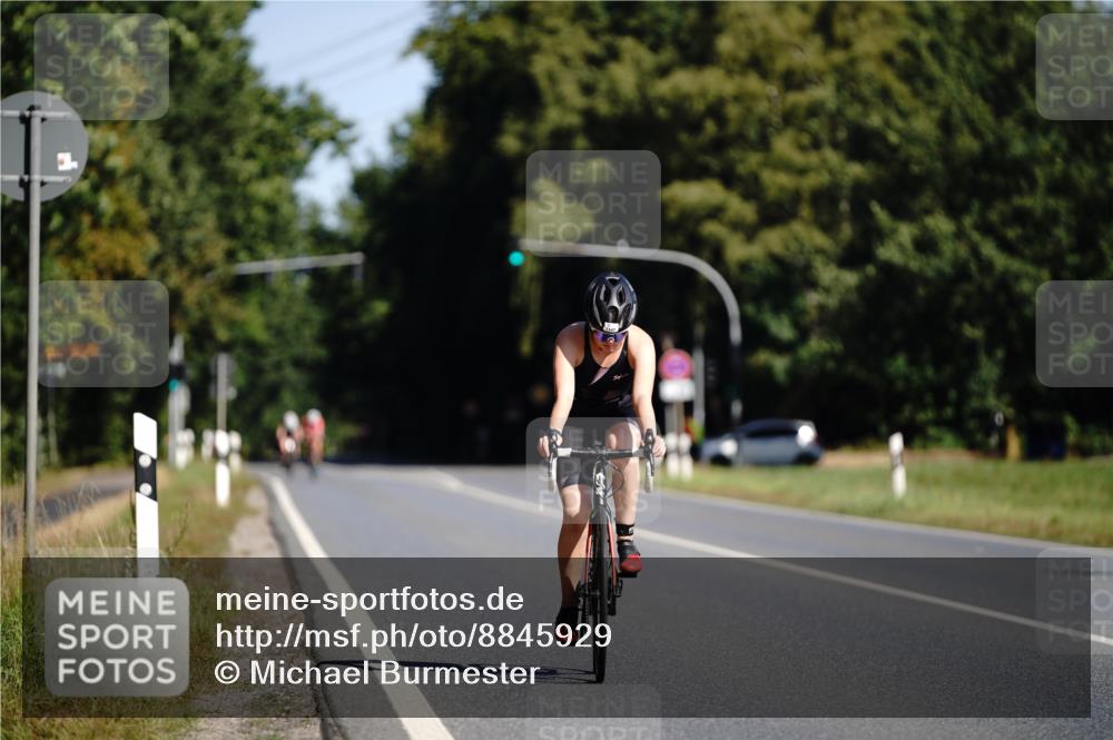 07.09.2025 - 19. Norderstedt Triathlon Michael Burmester http://msf.ph/oto/8845929 07.09.2025 11:11:36 Radfahren 1187 meine-sportfotos.de