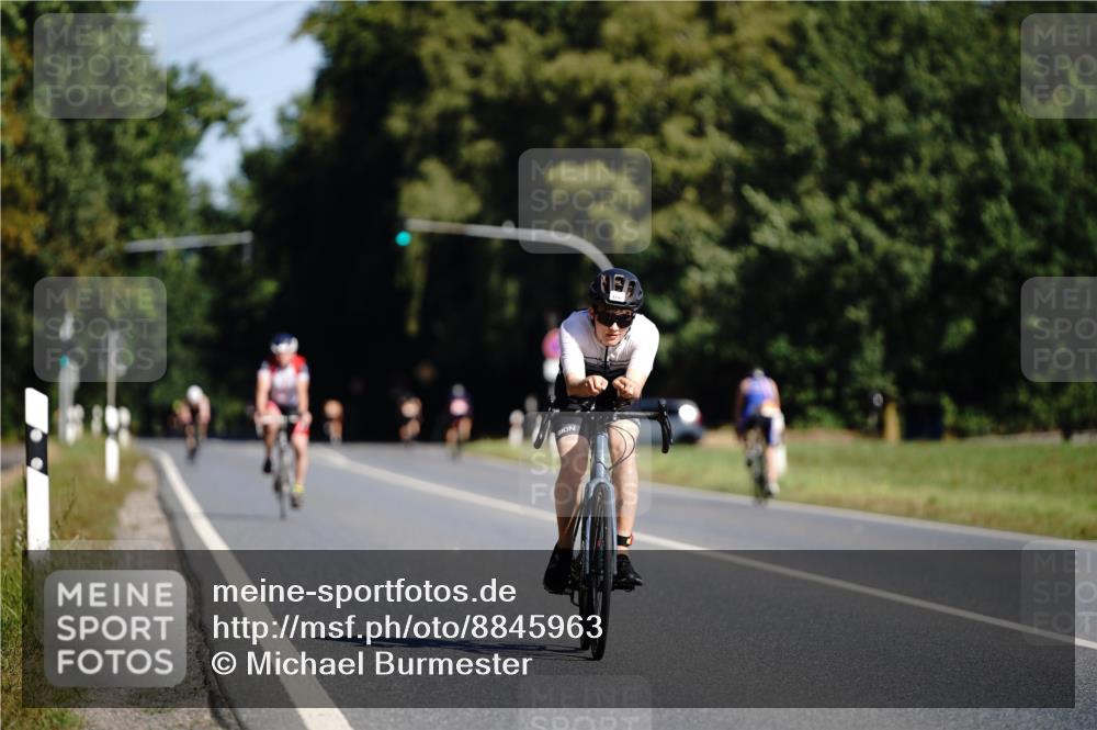 07.09.2025 - 19. Norderstedt Triathlon Michael Burmester http://msf.ph/oto/8845963 07.09.2025 11:12:12 Radfahren 1194 meine-sportfotos.de