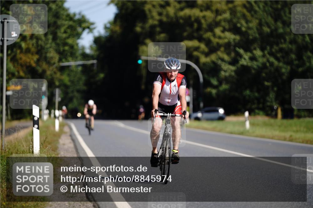 07.09.2025 - 19. Norderstedt Triathlon Michael Burmester http://msf.ph/oto/8845974 07.09.2025 11:12:16 Radfahren 1194, 1236 meine-sportfotos.de