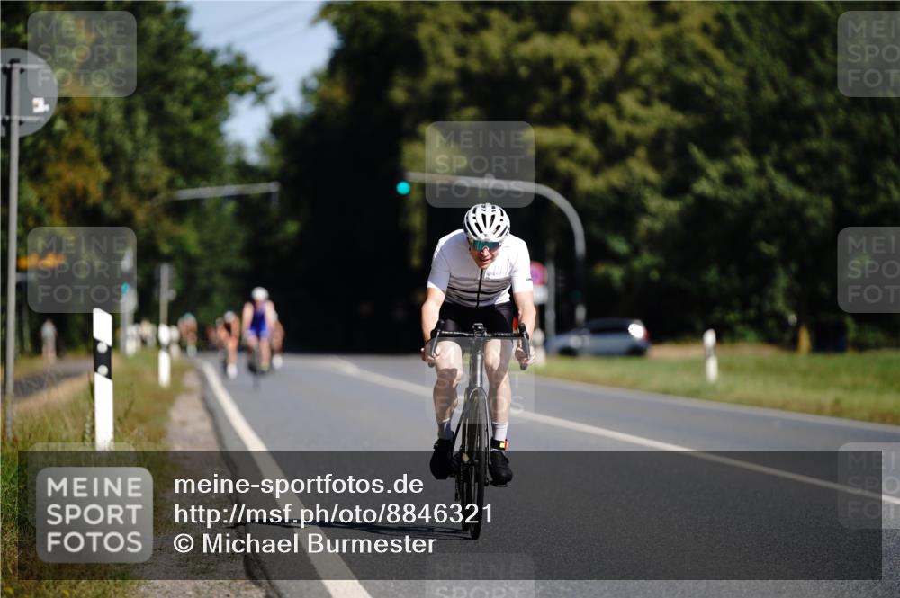 07.09.2025 - 19. Norderstedt Triathlon Michael Burmester http://msf.ph/oto/8846321 07.09.2025 11:15:24 Radfahren 300, 1188, 1394 meine-sportfotos.de