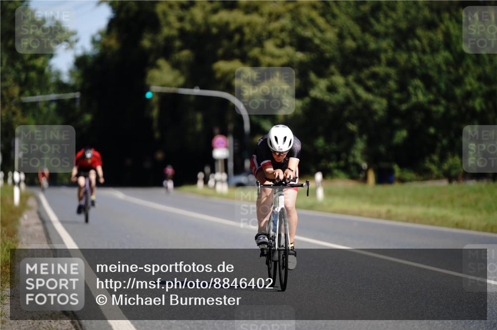 07.09.2025 - 19. Norderstedt Triathlon Michael Burmester http://msf.ph/oto/8846402 07.09.2025 11:16:19 Radfahren 1390 meine-sportfotos.de