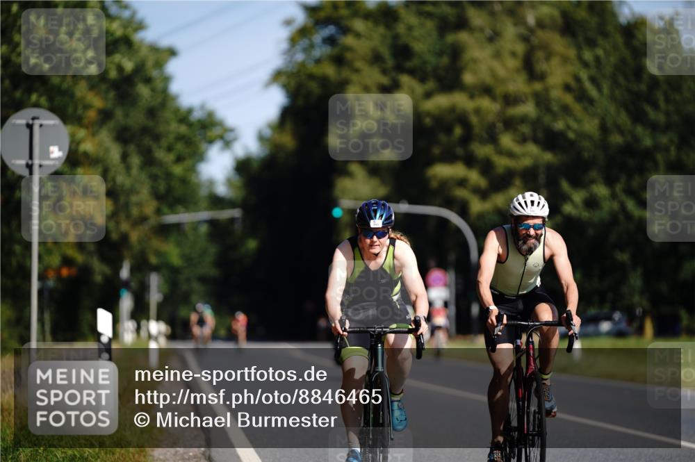 07.09.2025 - 19. Norderstedt Triathlon Michael Burmester http://msf.ph/oto/8846465 07.09.2025 11:16:56 Radfahren 196, 784, 1198 meine-sportfotos.de