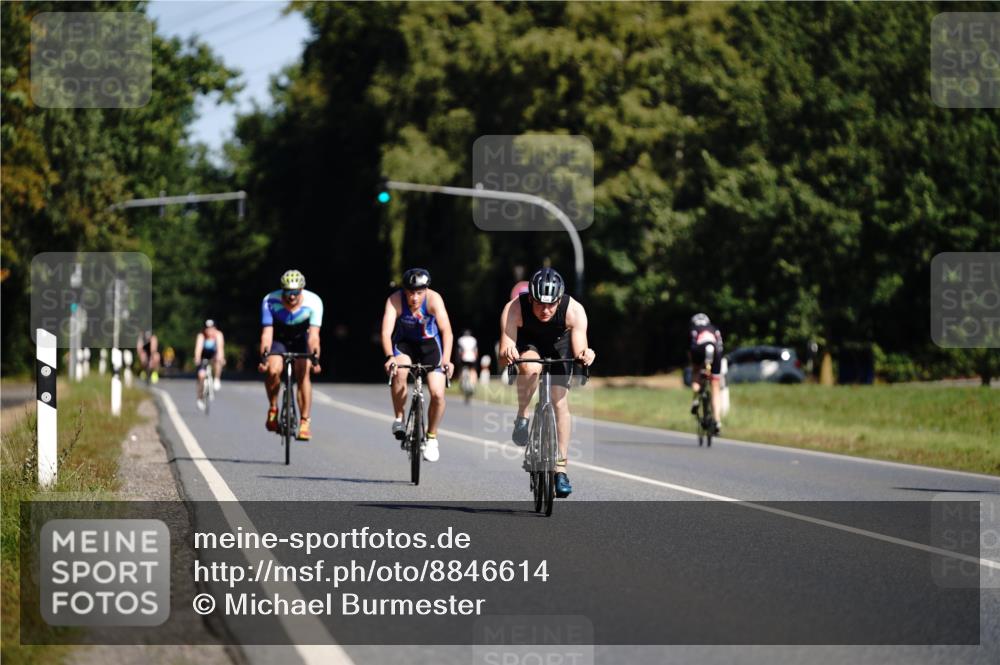07.09.2025 - 19. Norderstedt Triathlon Michael Burmester http://msf.ph/oto/8846614 07.09.2025 11:18:58 Radfahren 1202, 1208 meine-sportfotos.de