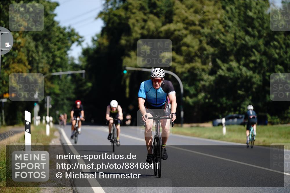 07.09.2025 - 19. Norderstedt Triathlon Michael Burmester http://msf.ph/oto/8846841 07.09.2025 11:22:37 Radfahren 714, 734 meine-sportfotos.de