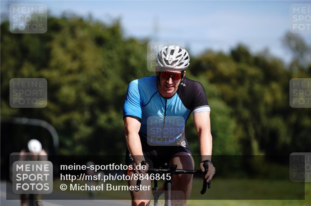 07.09.2025 - 19. Norderstedt Triathlon Michael Burmester http://msf.ph/oto/8846845 07.09.2025 11:22:39 Radfahren 734, 1157 meine-sportfotos.de